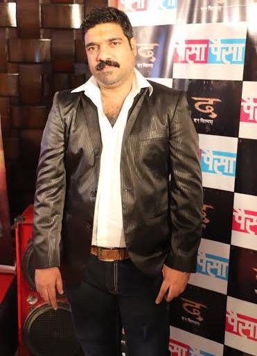 Make-up man became the creator of Marathi film | मेकअप मॅन बनला मराठी चित्रपटाचा निमार्ता Make-up man became the creator of Marathi film | मेकअप मॅन बनला मराठी चित्रपटाचा निमार्ता