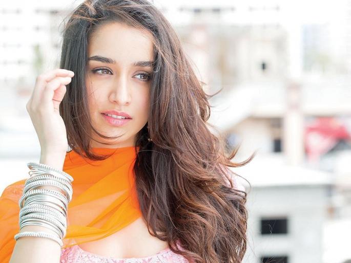 Shraddha Kapoor's time for Farhan Akhtar! | ​फरहान अख्तरसाठी श्रद्धा कपूरजवळ नाही वेळ!