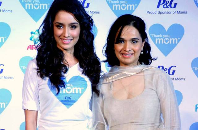 Birthday Special: Shraddha Kapoor as mother of mother, himself as mother! | Birthday Special : आईप्रमाणेच स्वत:ला मराठी मुलगी मानतेय श्रद्धा कपूर! Birthday Special: Shraddha Kapoor as mother of mother, himself as mother! | Birthday Special : आईप्रमाणेच स्वत:ला मराठी मुलगी मानतेय श्रद्धा कपूर!
