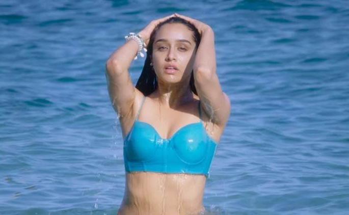 First Poster Release: Shraddha Kapoor - A glimpse of Arjun Kapoor's 'Half Girlfriend' | First Poster Release : श्रद्धा कपूर-अर्जुन कपूरविनाच ‘हाफ गर्लफ्रेंड’ची झलक First Poster Release: Shraddha Kapoor - A glimpse of Arjun Kapoor's 'Half Girlfriend' | First Poster Release : श्रद्धा कपूर-अर्जुन कपूरविनाच ‘हाफ गर्लफ्रेंड’ची झलक