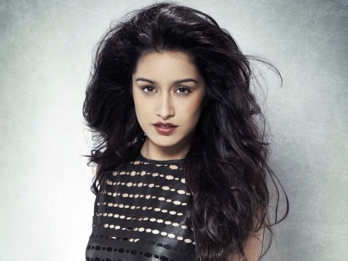 Shraddha Kapoor's look launch in Hasina Parkar biopic! | हसीना पारकर बायोपिकमधील श्रद्धा कपूरचा लूक लाँच!