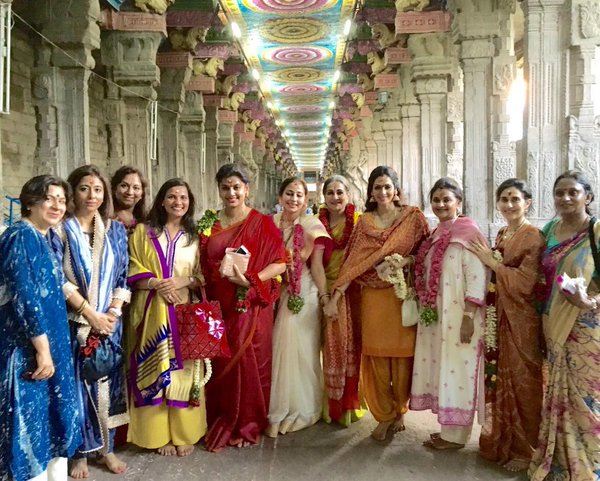 In the temple of Sridevi Minakshi | श्रीदेवी मिनाक्षी मंदिरात