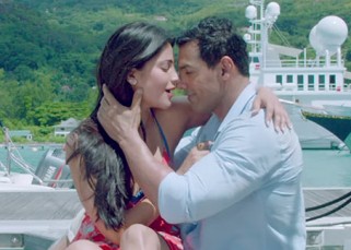 Rocky lyrics in 'The Parrot of Alphays'! | ‘अल्फाजों की तराह’ मध्ये रॉकी भावनाविवश! Rocky lyrics in 'The Parrot of Alphays'! | ‘अल्फाजों की तराह’ मध्ये रॉकी भावनाविवश!
