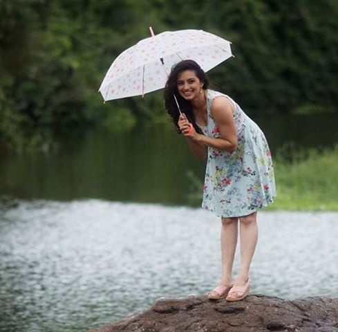 Monsoon Luke from Shruti Marathe | श्रुती मराठेचा हटके मान्सून लूक Monsoon Luke from Shruti Marathe | श्रुती मराठेचा हटके मान्सून लूक