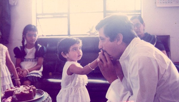 Shake up memories of childhood memories | बालपणीच्या आठवणींना श्रृतीने दिला उजाळा Shake up memories of childhood memories | बालपणीच्या आठवणींना श्रृतीने दिला उजाळा