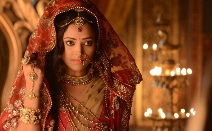During the shooting of Chandra-Nandini, Shweta Basu Prasad had an accident | चंद्र-नंदिनी या मालिकेच्या चित्रीकरणाच्यावेळी श्वेता बासू प्रसादला झाला अपघात
