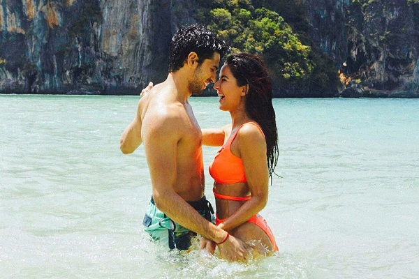 See: BBD's new hot still! | पाहा :‘बीबीडी’चे न्यू हॉट still !