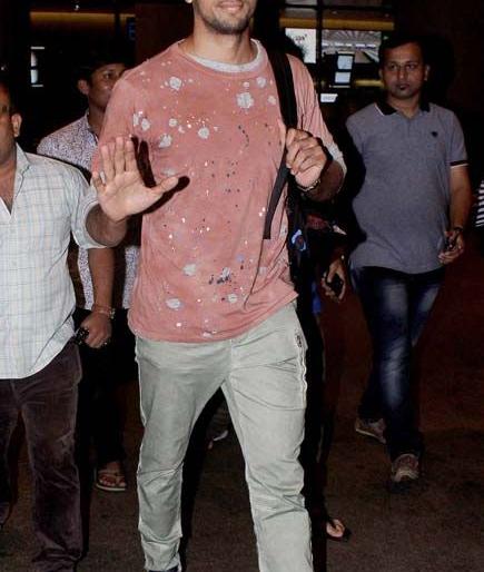 Siddharth returns after completing a Secret Holiday..Alaya Where ?? | ​सीक्रेट हॉलीडे संपवून सिद्धार्थ परतला..आलिया कुठेय??