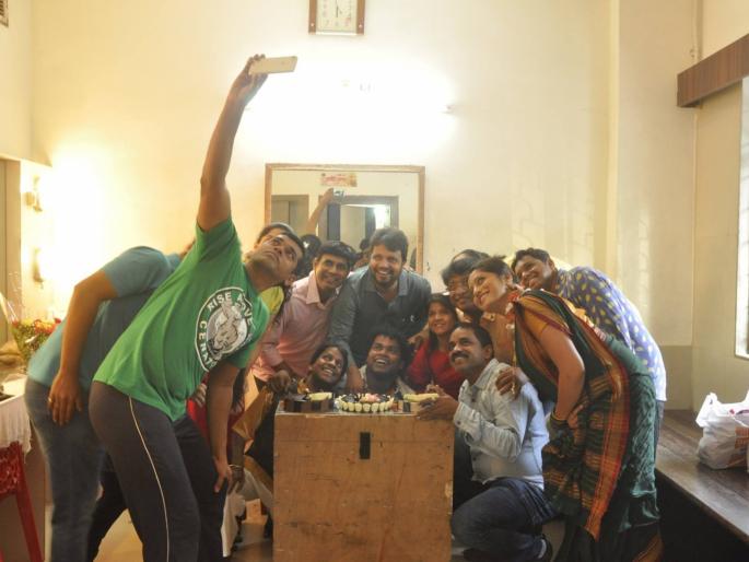 Siddharth Jadhav went to Udal from the play and completed 150 experiments | ​सिद्धार्थ जाधवच्या गेला उडत या नाटकाचे झाले 150 प्रयोग पूर्ण