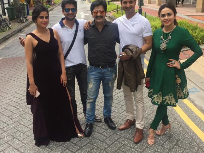 Marathi artists come to Singapore | मराठी कलाकारांचा सिंगापूरमध्ये कल्ला