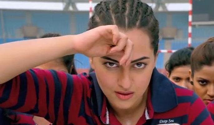 See: Sonakshi's Akira's first poster | पाहा: सोनाक्षीच्या ‘अकिरा’चे फर्स्ट पोस्टर See: Sonakshi's Akira's first poster | पाहा: सोनाक्षीच्या ‘अकिरा’चे फर्स्ट पोस्टर