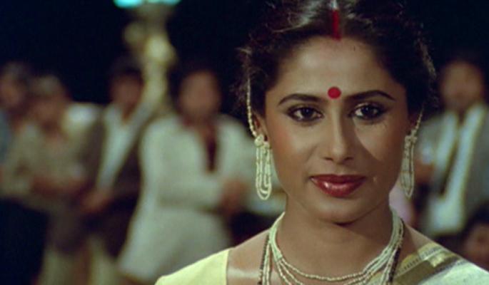 Birthday special: Smita's storyteller and the thriller to actress | Birthday special : स्मिता यांचा वृत्‍तनिवेदिका ते अभिनेत्रीपर्यंत थक्क करणारा प्रवास