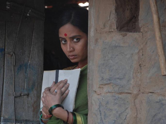 Smita says that Marathi films should be displayed in the study | स्मिता म्हणतेय मराठी चित्रपट अभ्यासपुर्वक प्रदर्शित करावेत