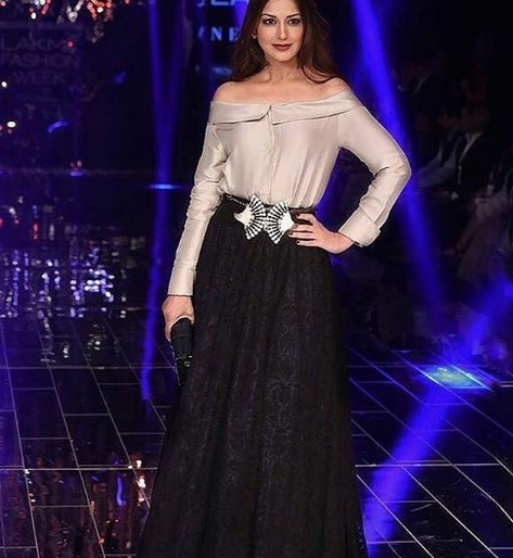 Pay-A-Sonali Bendre | अदा -ए- सोनाली बेंद्रे Pay-A-Sonali Bendre | अदा -ए- सोनाली बेंद्रे