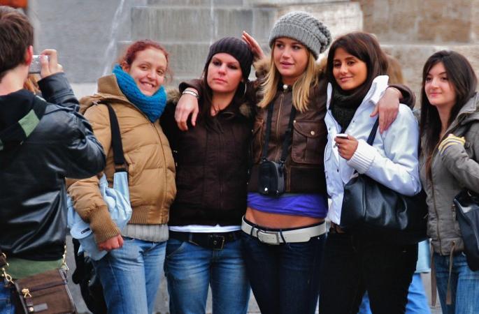 Social activation is beneficial for sleeping | सोशल अ‍ॅक्टिव्ह असणे झोपेसाठी लाभदायक