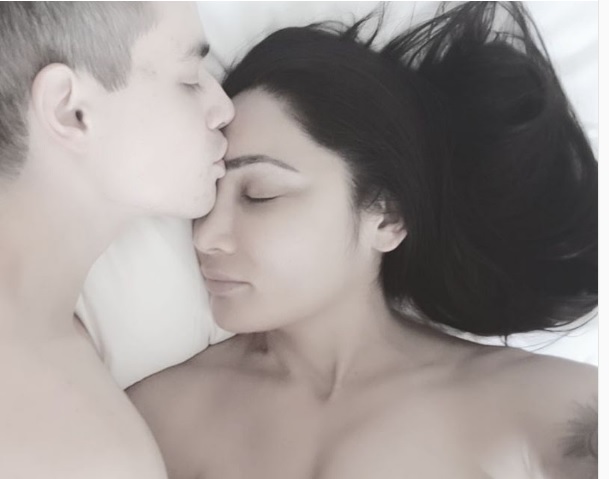 Sophia Hayatan posted the video of the honeymoon, said the sisters, sister, you were nun, no ... | सोफिया हयातने पोस्ट केला हनिमूनचा व्हिडिओ युजर्सने म्हटले बहन तुम तो नन थी ना... Sophia Hayatan posted the video of the honeymoon, said the sisters, sister, you were nun, no ... | सोफिया हयातने पोस्ट केला हनिमूनचा व्हिडिओ युजर्सने म्हटले बहन तुम तो नन थी ना...