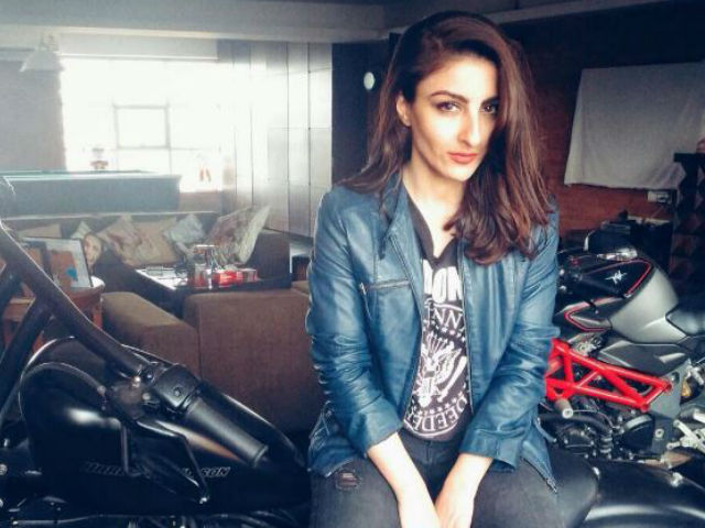 Soha calls himself 'dumb' | सोहा स्वत:ला ‘डम्ब’ का म्हणते? Soha calls himself 'dumb' | सोहा स्वत:ला ‘डम्ब’ का म्हणते?