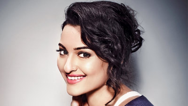 Sonakshi's 'Assoam' Look! | सोनाक्षीचा ‘आॅस्सम’ लूक! Sonakshi's 'Assoam' Look! | सोनाक्षीचा ‘आॅस्सम’ लूक!