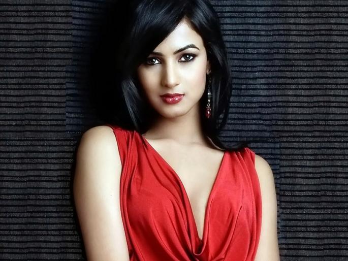 Sonal Chauhan 'in the love of the actress's son! | ​सोनल चौहान ‘या’ अभिनेत्रीच्या मुलाच्या प्रेमात!