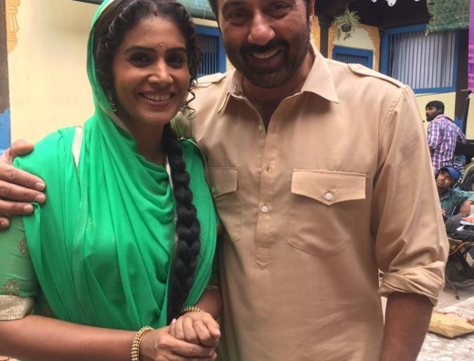 Sonali Kulkarni plays the poster boy in the role | सोनाली कुलकर्णी पोस्टर बॉईजमध्ये दिसणार या भूमिकेत