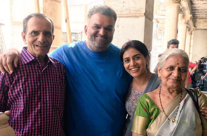 These special people visited Sonali Kulkarni on Gulabjam's set | या खास व्यक्तिंनी दिली ​सोनाली कुलकर्णीला गुलाबजामच्या सेटवर भेट