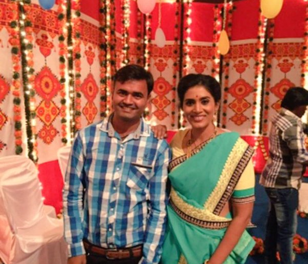 Happy birthday to the driver by Sonali | सोनालीने दिल्या ड्रायव्हरला बर्थडे शुभेच्छा Happy birthday to the driver by Sonali | सोनालीने दिल्या ड्रायव्हरला बर्थडे शुभेच्छा