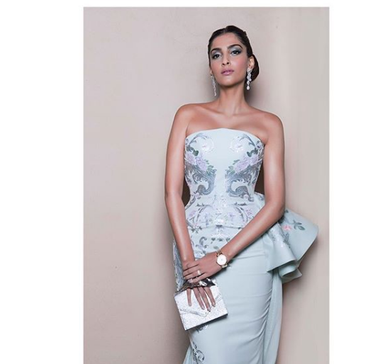 Forecasting Sonam Kapoor to be wounded | सोनम कपूरचा घायाळ करणार अंदाज
