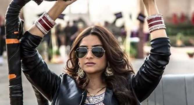 Sonam Kapoor's 'Sleepover Party'! | सोनम कपूरची'स्लीपओव्हर पार्टी'!