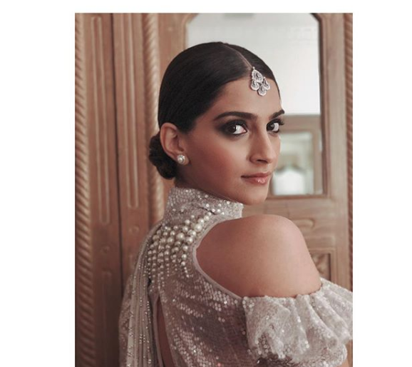 Sonam Kapoor talks about wedding rumors | लग्नाच्या अफवांवर अखेर बोलली सोनम कपूर...