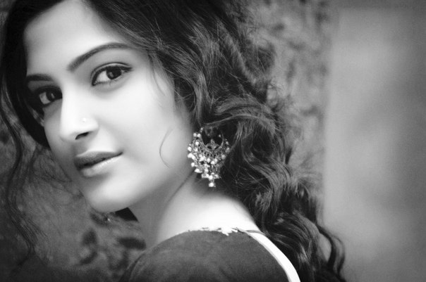 Sonam is alive on the screen 'Nutan'! | सोनमने जिवंत केली पडद्यावरची ‘नूतन’! Sonam is alive on the screen 'Nutan'! | सोनमने जिवंत केली पडद्यावरची ‘नूतन’!
