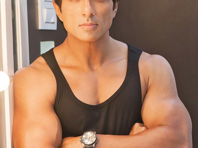 Sonu Sood is not easy to live in Bollywood | ​सोनू सूद सांगतोय बॉलिवूडमध्ये टिकणे सोपे नाही