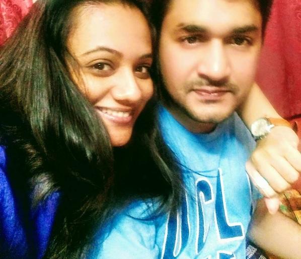 Sprha Joshi's husband Varad Lighate was a journalist | ​स्पृहा जोशीचा नवरा वरद लघाटे होता पत्रकार