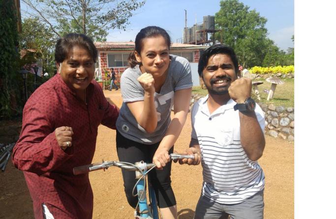 The bicycle ride became the queen | स्पृहा बनली सायकल क्वीन