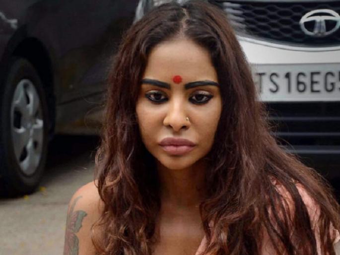 Acting on the 'topless' movement against casting cowhook was a time of homeless !! | कास्टिंग काऊचविरोधात ‘टॉपलेस’ आंदोलन करणा-या अभिनेत्रीवर आली बेघर होण्याची वेळ!! Acting on the 'topless' movement against casting cowhook was a time of homeless !! | कास्टिंग काऊचविरोधात ‘टॉपलेस’ आंदोलन करणा-या अभिनेत्रीवर आली बेघर होण्याची वेळ!!