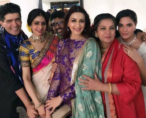 Shubana Azmi canceled the Holi party due to Sridevi's death | श्रीदेवी यांच्या मृत्युमुळे शबाना आझमी यांनी रद्द केली होळी पार्टी Shubana Azmi canceled the Holi party due to Sridevi's death | श्रीदेवी यांच्या मृत्युमुळे शबाना आझमी यांनी रद्द केली होळी पार्टी