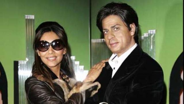 The fan's look at the statue of SRK in Madam Tusand | मादाम तुसाँदमधील एसआरकेच्या पुतळ्याला ‘फॅन’चा लूक