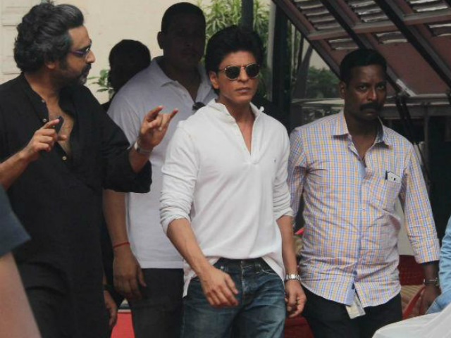 Shahrukh VaTagala due to traffic | ट्रॅफिकमुळे शाहरुख वैतागला