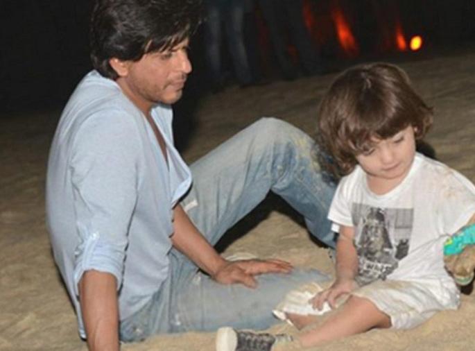WATCH VIDEO: Listen to the sweet voice of Abiram son of Shahrukh Khan! | WATCH VIDEO: ऐका शाहरुख खानचा मुलगा अबरामचा गोड आवाज! WATCH VIDEO: Listen to the sweet voice of Abiram son of Shahrukh Khan! | WATCH VIDEO: ऐका शाहरुख खानचा मुलगा अबरामचा गोड आवाज!