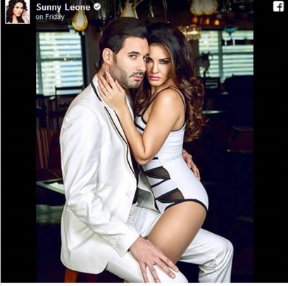 Sunny fluttered excited photo viral | ​सनीने आनंदाच्या भरात केला उत्तेजक फोटो व्हायरल