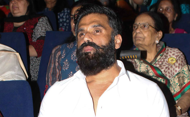 The emotional message written by Sunil Shetty after the death of his father | वडिलांच्या निधनानंतर सुनील शेट्टीने लिहिला भावनिक संदेश The emotional message written by Sunil Shetty after the death of his father | वडिलांच्या निधनानंतर सुनील शेट्टीने लिहिला भावनिक संदेश
