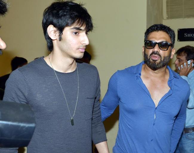 Do you listen to fans of Sunil Shetty? | सुनील शेट्टीच्या चाहत्यांनो तुम्ही हे ऐकलतं का? Do you listen to fans of Sunil Shetty? | सुनील शेट्टीच्या चाहत्यांनो तुम्ही हे ऐकलतं का?