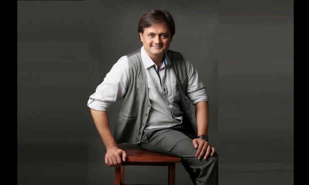 Produced by Sunil Barve's drama comedy 'Amar Photo Studio' | अमर फोटो स्टुडियो हे नाटक सुनील बर्वे यांच्या ‘सुबक’ नाट्ससंस्थेची निर्मिती Produced by Sunil Barve's drama comedy 'Amar Photo Studio' | अमर फोटो स्टुडियो हे नाटक सुनील बर्वे यांच्या ‘सुबक’ नाट्ससंस्थेची निर्मिती