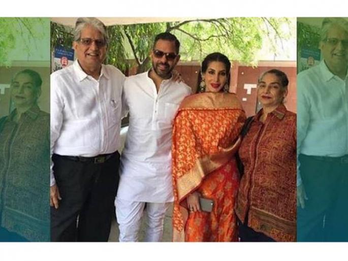Third marriage by Karisma Kapoor's X-Hissand | करिश्मा कपूरच्या एक्स हसबण्डने केला तिसरा विवाह Third marriage by Karisma Kapoor's X-Hissand | करिश्मा कपूरच्या एक्स हसबण्डने केला तिसरा विवाह