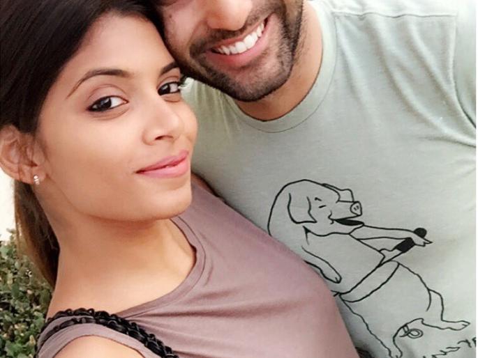 SEE PHOTO: Sunny Leone's daughter Karishma Naidu's alcoholic payments will help you too! Clean Bold! | SEE PHOTO: सनी लिओनीची वहिनी करिष्मा नायडूच्या या मादक अदा तुम्हालाही करतील क्लिन बोल्ड !