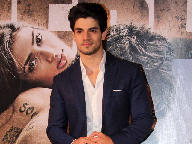 For this reason, Sun Pir Pancholi will not play 'Holi' !! | ...या कारणाने सूरज पंचोली खेळणार नाही ‘होळी’!!