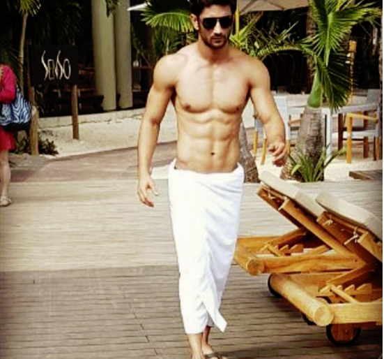 Sushant towel | सुशांत टॉवेल लूकमध्ये Sushant towel | सुशांत टॉवेल लूकमध्ये