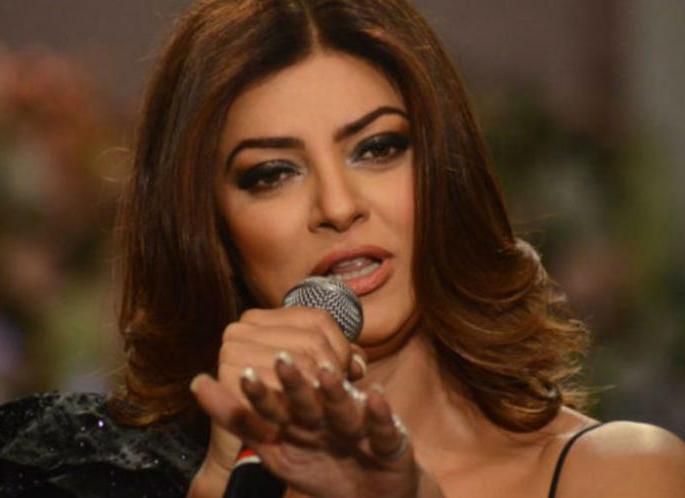 Shocking: Fifteen-year-old son has committed tension with Sushmita Sen | Shocking : पंधरा वर्षीय मुलाने सुष्मिता सेनसोबत केली छेडछाड!