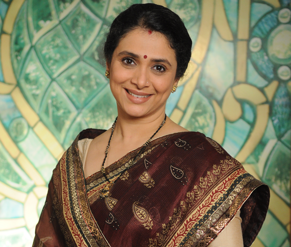 Supriya Pilgaonkar gave the old memories of her | सुप्रिया पिळगांवकर यांनी दिला जुन्या आठवणींना उजाळा Supriya Pilgaonkar gave the old memories of her | सुप्रिया पिळगांवकर यांनी दिला जुन्या आठवणींना उजाळा