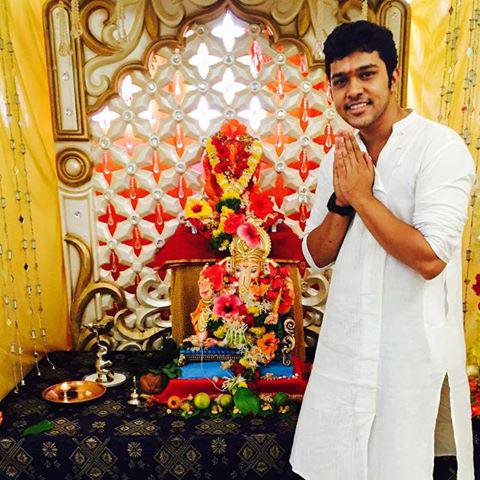 Suyeshne Kale Ganesh Murthy donation | सुयशने केली गणेशमुर्ती दान