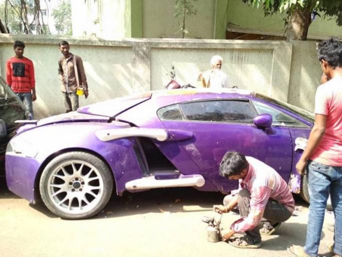 Ajay Devgn's 'Tarzan: The Wonder Car' found in scrap, photo viral on Facebook! | भंगारमध्ये आढळली अजय देवगणची ‘टार्जन : द वंडर कार’, फेसबुकवर फोटो व्हायरल! Ajay Devgn's 'Tarzan: The Wonder Car' found in scrap, photo viral on Facebook! | भंगारमध्ये आढळली अजय देवगणची ‘टार्जन : द वंडर कार’, फेसबुकवर फोटो व्हायरल!
